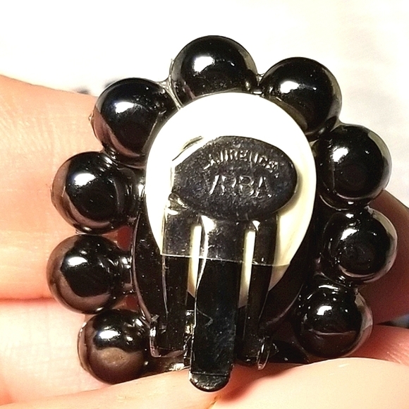 RARE VRBA Miriam Haskell Vintage Coral Pearl Earrings - Picture 6 of 8